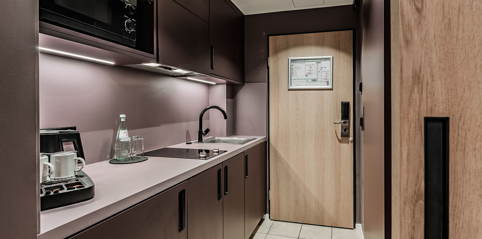 AH mit Queensize-Bett