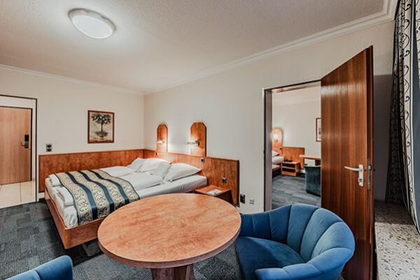 Familienzimmer mit Verbindungstür