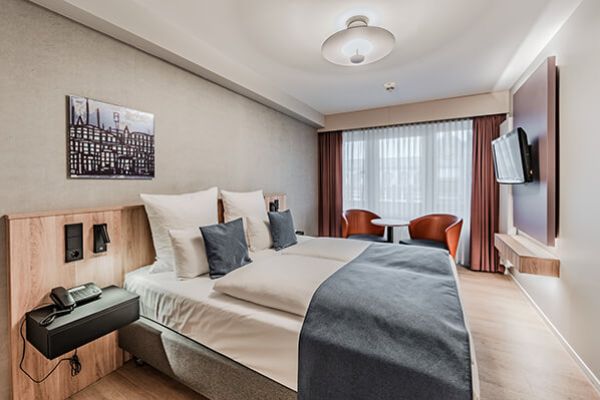 AH-Zimmer mit Queen-Size-Bett